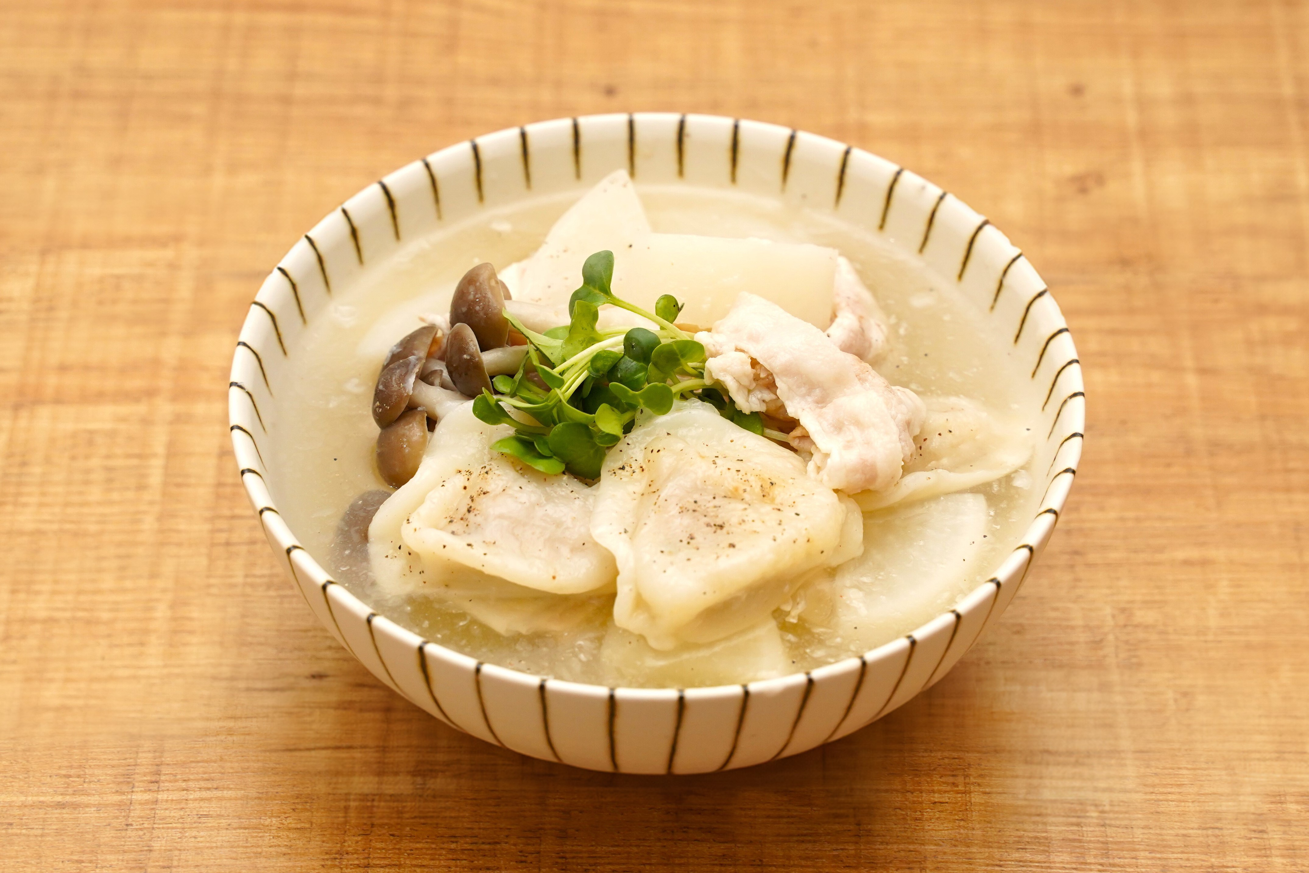 豚バラ肉と水餃子のごろごろ大根スープ