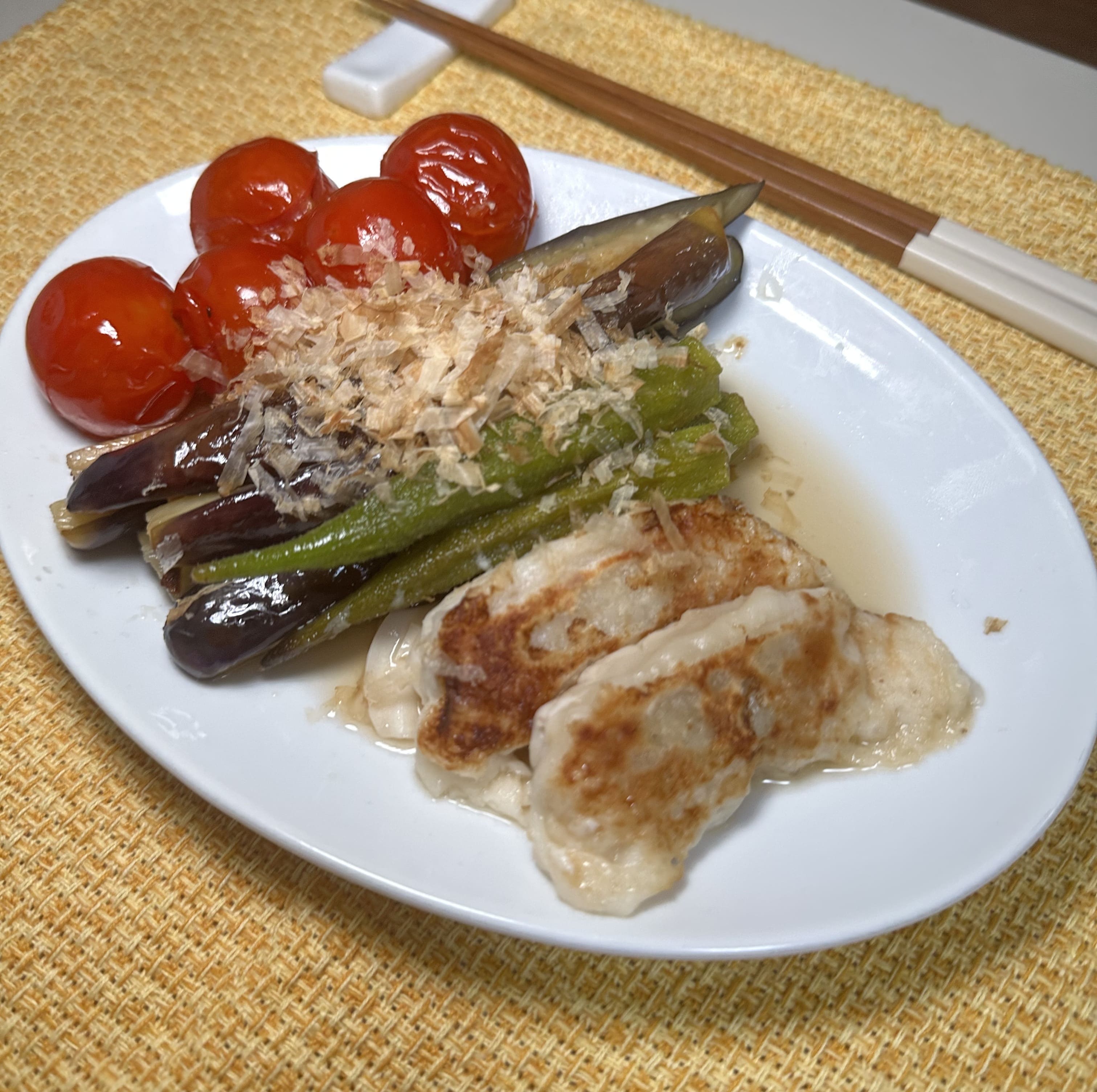 夏野菜と羽根つき餃子の冷製揚げ浸し