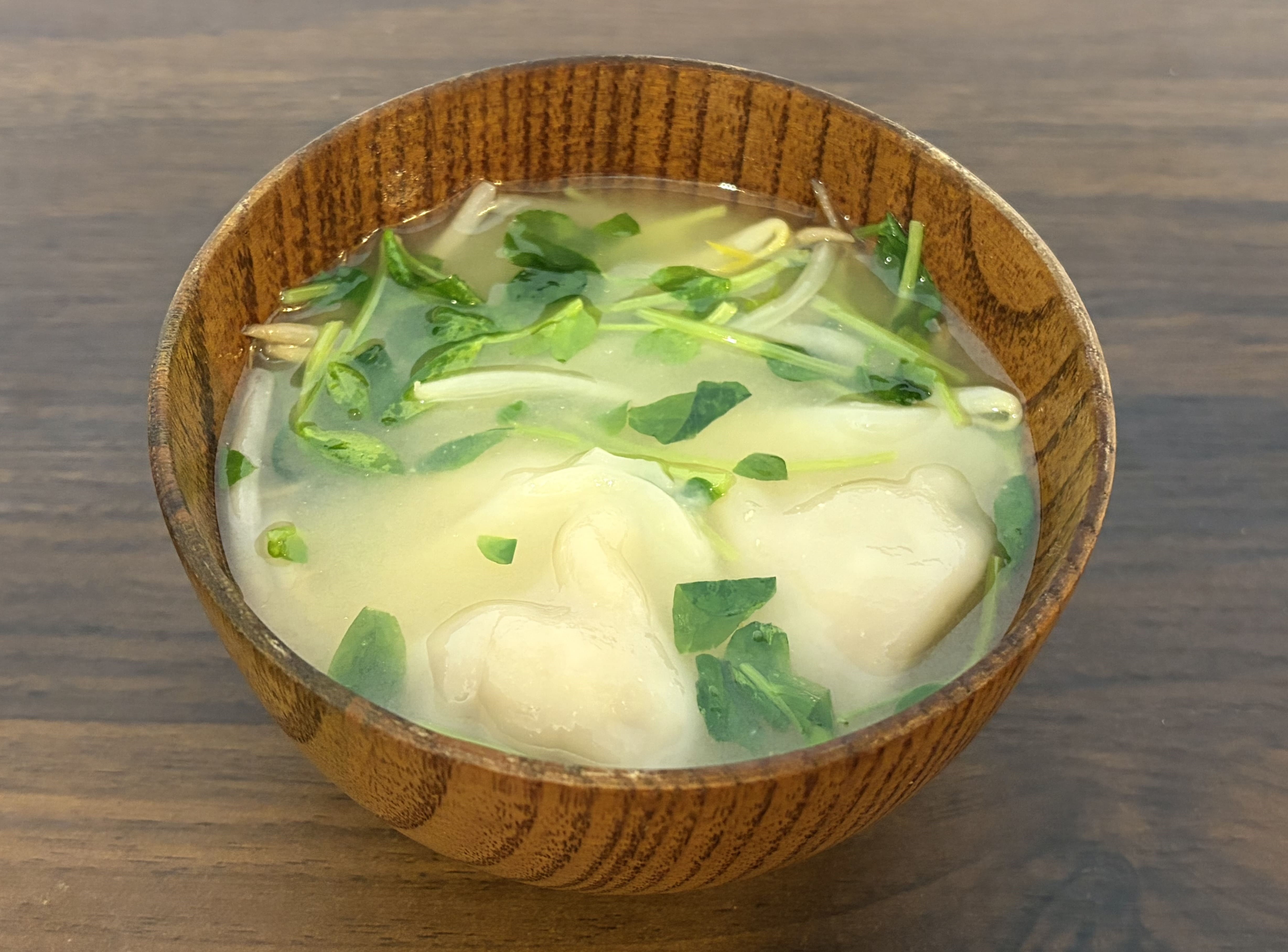 豆苗と水餃子のみそ汁