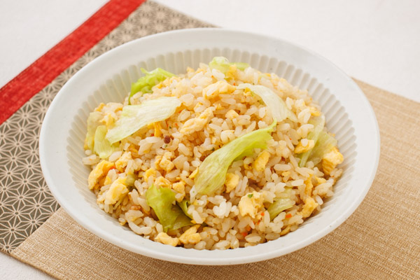 簡単！人気の定番レタス炒飯（チャーハン）